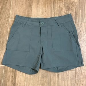 Prana hiking shorts size 4